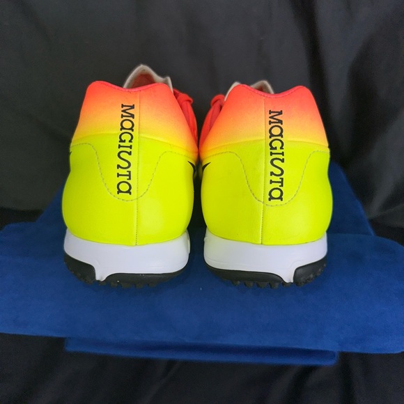 Like New NIKE MAGISTA whit out box - Picture 2 of 4